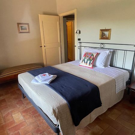 Le Case Gialle Gualdo Cattaneo Luaran gambar