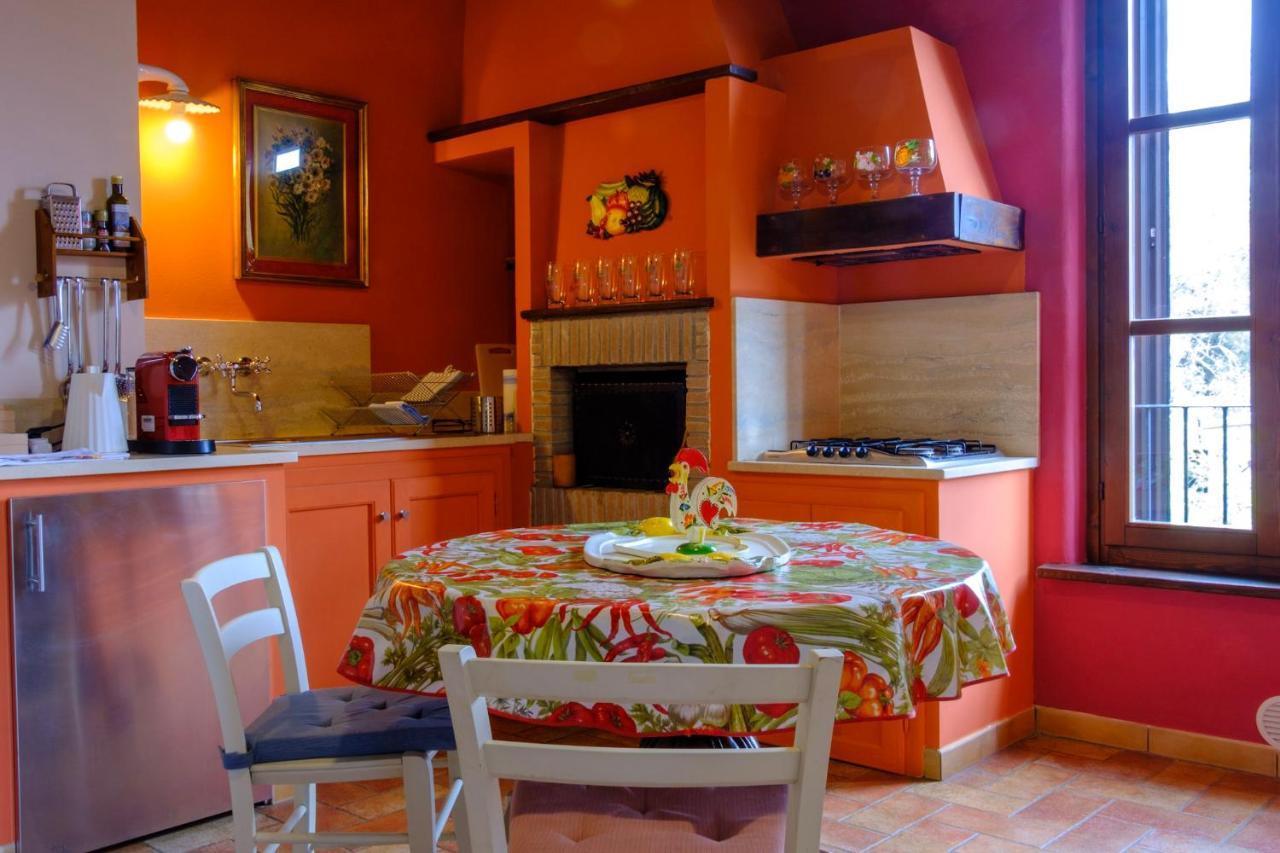 Le Case Gialle Gualdo Cattaneo Luaran gambar